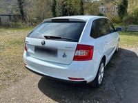 Gebraucht Skoda Rapid Joy 116 PS (85 kW) 2016 Weiß Kleinwagen