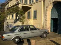 Gebraucht Mercedes 250 140 PS (102 kW) 1983 Blau Limousine