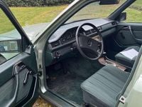 Gebraucht Mercedes E230 136 PS (100 kW) 1987 Limousine