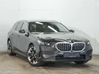 Gebraucht BMW 540 303 PS (222 kW) 2024 Sophistograu brillanteffekt Kombi