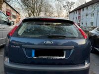 Gebraucht Ford Focus 80 PS (58 kW) 2005 Blau Kleinwagen