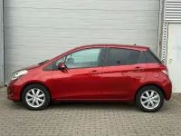 Gebraucht Toyota Yaris Edition 99 PS (72 kW) 2013 Rot Kleinwagen