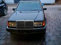 Gebraucht Mercedes E250 126 PS (92 kW) 1992 Schwarz Limousine