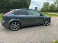 Brugt Ford Focus 100 HK (73 kW) 2005 Grå Hatchback