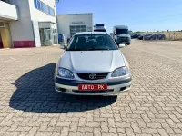 Gebraucht Toyota Avensis Style 129 PS (94 kW) 2001 Silber Limousine
