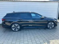 Neu Skoda Superb SportLine 193 PS (141 kW) 2026 Ebony black metallic Kombi