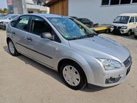 Usado Ford Focus Trend 101 CV (74 kW) 2005 Plateado Berlina