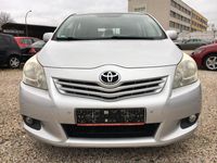 Gebraucht Toyota Verso Edition 147 PS (108 kW) 2011 Silber Van / Kleinbus