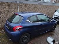 Gebraucht Peugeot 208 Allure 95 PS (69 kW) 2012 Schwarz Kleinwagen