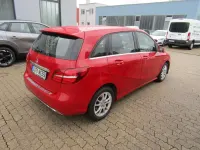 Gebraucht Mercedes B180 Urban 122 PS (89 kW) 2016 Jupiterrot uni Kleinwagen