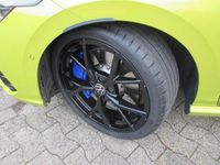 Gebraucht VW Golf VIII Edition 333 PS (244 kW) 2023 Limonengelbmetallic Limousine