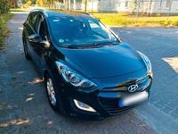 Gebraucht Hyundai i30 Trend 99 PS (72 kW) 2012 Schwarz Kombi