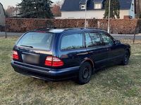 Gebraucht Mercedes E240 170 PS (125 kW) 1999 Blau Kombi