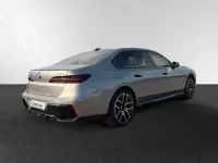 Gebraucht BMW 750e M Sport 489 PS (359 kW) 2024 Oxidgrau ii metallic Limousine