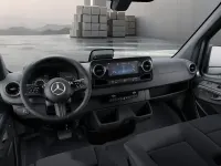 Gebraucht Mercedes Sprinter 170 PS (125 kW) 2025 Grau / selenitgrau Van
