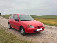 Gebraucht Toyota Starlet 75 PS (55 kW) 1998 Rot Kleinwagen