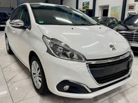 Gebraucht Peugeot 208 Style 83 PS (61 kW) 2018 Weiß Kleinwagen