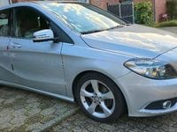 Gebraucht Mercedes B200 156 PS (114 kW) 2014 Silber Van / Kleinbus