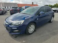 Gebraucht Opel Astra 101 PS (74 kW) 2014 Blau Limousine