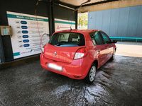 Używany Renault Clio II Expression 75 KM (55 kW) 2011 Czerwony Hatchback