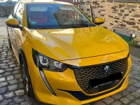 Gebraucht Peugeot e-208 Allure 100 kW (136 PS) 2021 Gelb Kleinwagen