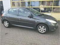 Gebraucht Peugeot 206+ Basis 68 PS (50 kW) 2012 Grau Kleinwagen