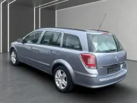 Używany Opel Astra Edition 125 KM (91 kW) 2009 Srebrny Sedan/Limuzyna