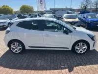 Używany Renault Clio V Evolution 67 KM (49 kW) 2023 Biały Sedan/Limuzyna