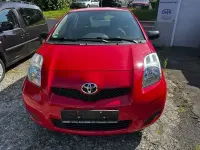 Gebraucht Toyota Yaris Cool 70 PS (51 kW) 2010 Rot Limousine