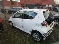 Gebraucht Toyota Aygo Cool 68 PS (50 kW) 2013 Weiß Kleinwagen