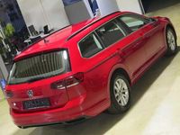 Gebraucht VW Passat Business 122 PS (89 kW) 2023 Tornado red Kombi