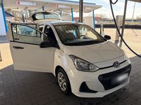 Gebraucht Hyundai i10 GO! 67 PS (49 kW) 2017 Weiß Kleinwagen