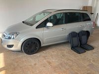 Gebraucht Opel Zafira Edition 140 PS (102 kW) 2011 Silber Van / Kleinbus