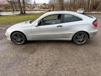 Gebraucht Mercedes C200 163 PS (119 kW) 2001 Silber Coupé