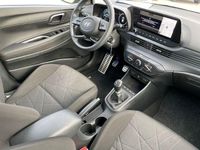 Gebraucht Hyundai Bayon Trend 101 PS (74 kW) 2024 Mangrove green / mic SUV