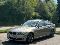 Gebraucht BMW 318 143 PS (105 kW) 2011 Braun Limousine