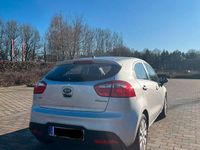 Gebraucht Kia Rio 75 PS (55 kW) 2012 Silber Kleinwagen