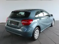 Gebraucht Mercedes A180 122 PS (89 kW) 2012 Blau Limousine