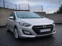 Gebraucht Hyundai i30 Trend 110 PS (80 kW) 2015 Silber Kombi