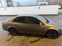 Gebraucht VW Jetta 105 PS (77 kW) 2006 Grau Limousine