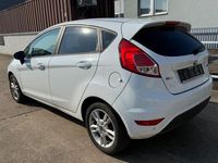 Gebraucht Ford Fiesta Celebration 101 PS (74 kW) 2017 Weiß Limousine