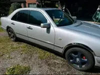 Gebraucht Mercedes E230 150 PS (110 kW) 1995 Silber Limousine