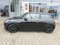 Gebraucht Mini ONE 102 PS (75 kW) 2017 Midnight black metallic Kleinwagen