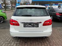 Gebraucht Mercedes B180 122 PS (89 kW) 2013 Weiß Van / Kleinbus