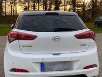 Gebraucht Hyundai i20 Intro Edition 84 PS (61 kW) 2015 Weiß Kleinwagen