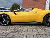 Gebraucht Ferrari 296 829 PS (609 kW) 2024 Gelb Cabrio