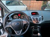Gebraucht Ford Fiesta 97 PS (71 kW) 2009 Weiß Kleinwagen