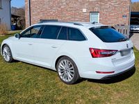 Gebraucht Skoda Superb Style 190 PS (139 kW) 2016 Weiß Kombi