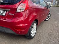 Gebraucht Ford Fiesta Titanium 101 PS (74 kW) 2016 Rot Kleinwagen