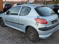 Gebraucht Peugeot 206 Tendance 75 PS (55 kW) 2004 Silber Limousine